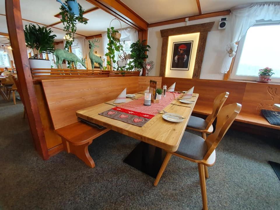 Gasthaus Zum Hirschen 푸르트완겐 외부 사진